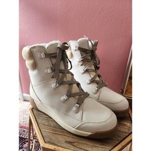 WOMEN'S KODIAK CLARESHOLM WATERPROOF WINTER BOOT - NEW - 9.5 -Ivory Color